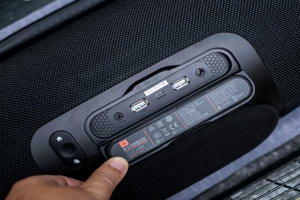 Loa JBL Boombox tương thích mạnh mẽ Loa JBL Boombox tương thích mạnh mẽ