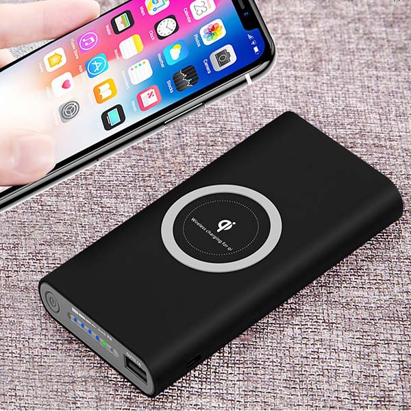 Pin sạc đạt chuẩn Qi, sạc được nhiều lần cho thiết bị, một cổng USB tốc độ nhanh